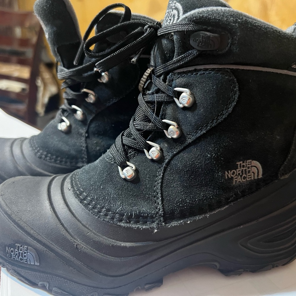 The North Face Kids Chilkat Black Boots waterproof